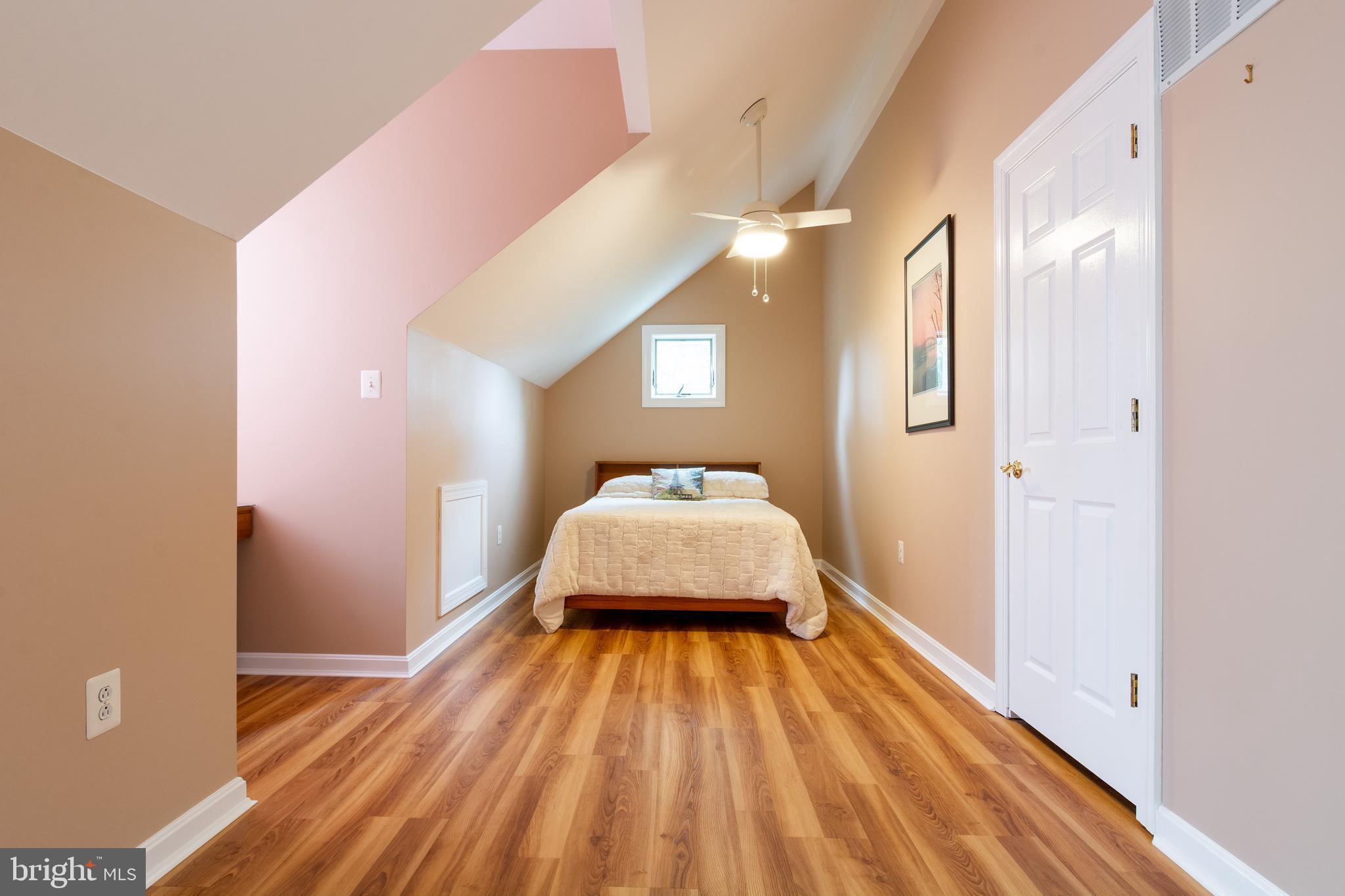 24515 Ridge Road Damascus, MD 20872 - Photo 30 of 53 Upper level Bedroom #5
