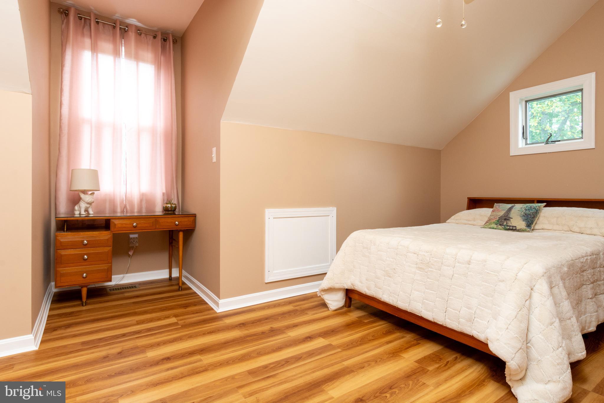 24515 Ridge Road Damascus, MD 20872 - Photo 31 of 53 Upper level Bedroom #5