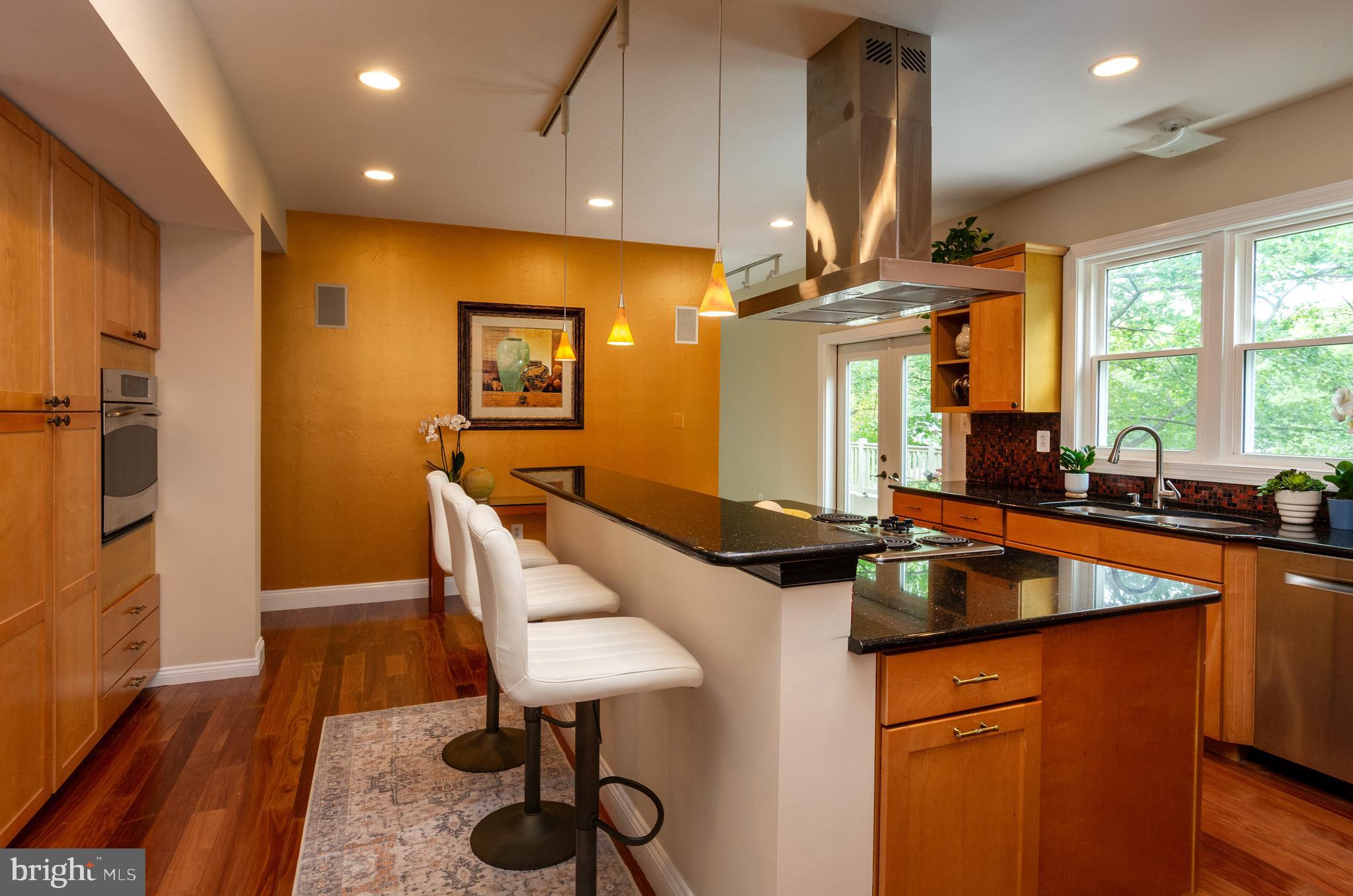 24515 Ridge Road Damascus, MD 20872 - Photo 10 of 53 Oversized island. Perfect for entertaining!
