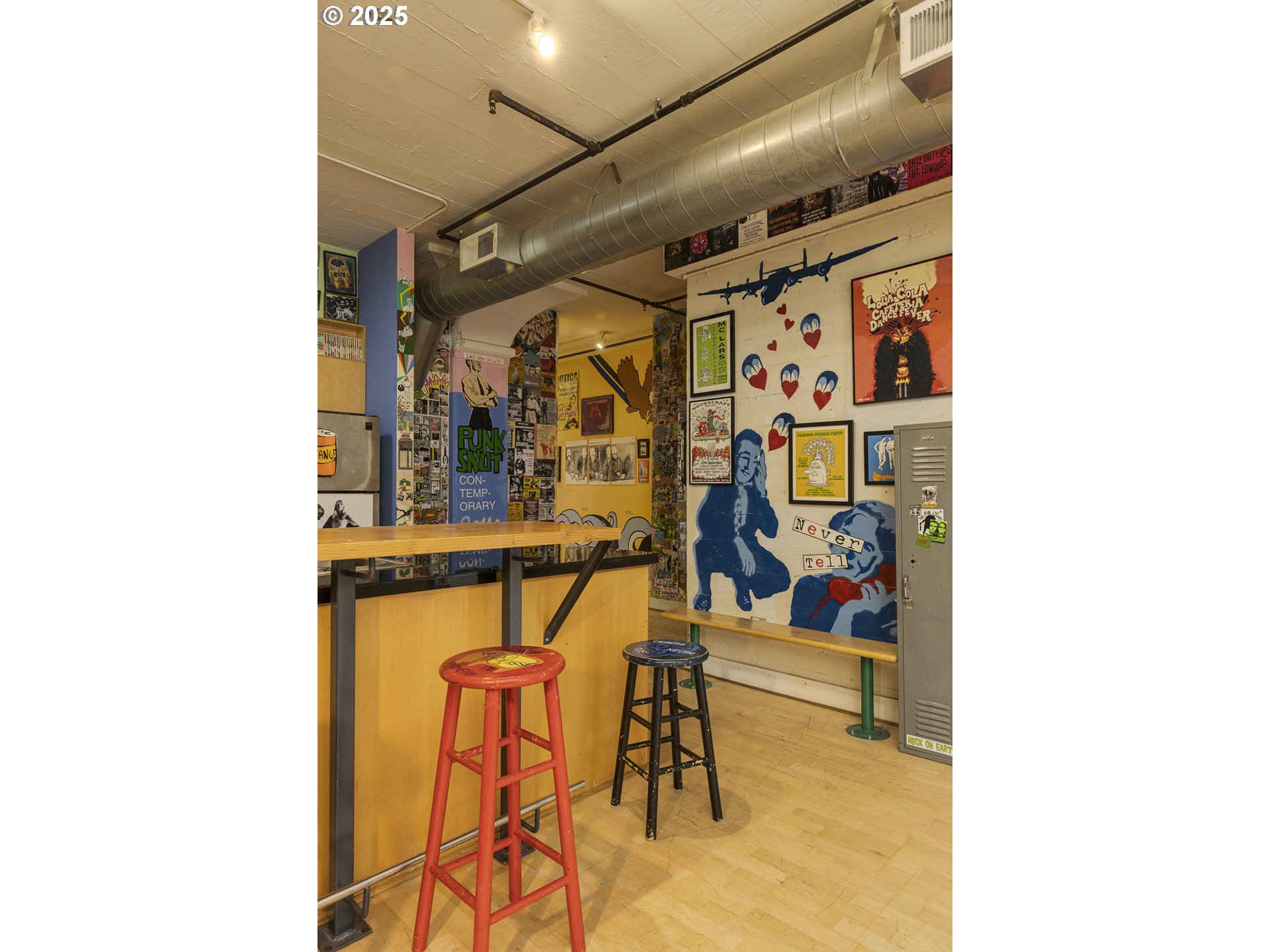 300 Northwest 8th Avenue, Unit 401 Portland, OR 97209 - Photo 13 of 37 a view of entryway with a room