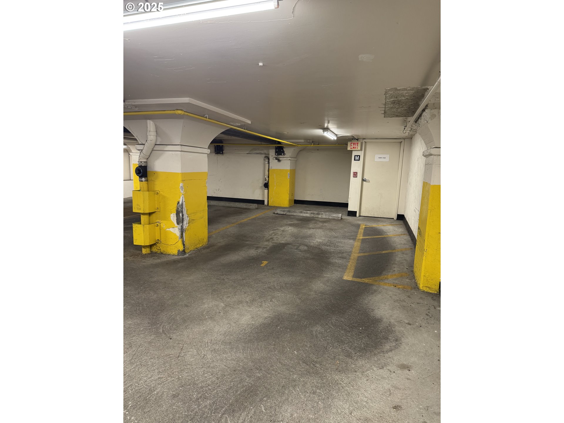 300 Northwest 8th Avenue, Unit 401 Portland, OR 97209 - Photo 25 of 37 a view of a back yard of the building