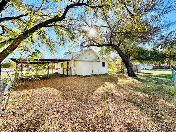 a view of a yard with a tree