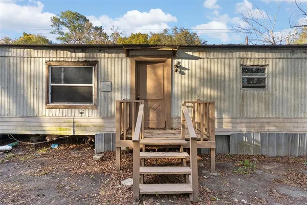 a view of a house with a backyard