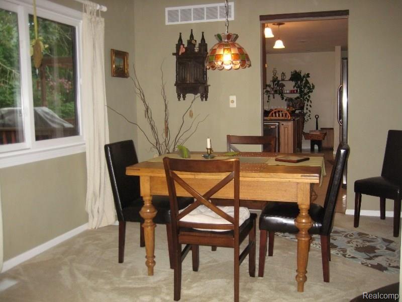 4263 Timberview Drive Howell, MI 48843 - Photo 13 of 26 Dining Room (800x600).jpg