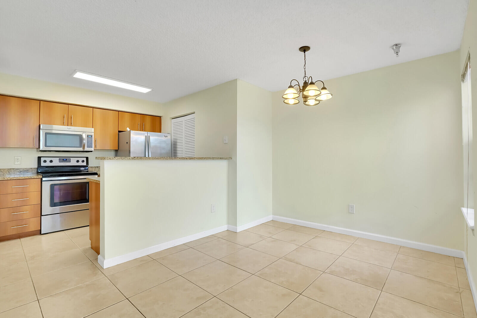 1385 Crystal Way, Unit M Delray Beach, FL 33444 - Photo 10 of 29 Dining Area/Kitchen