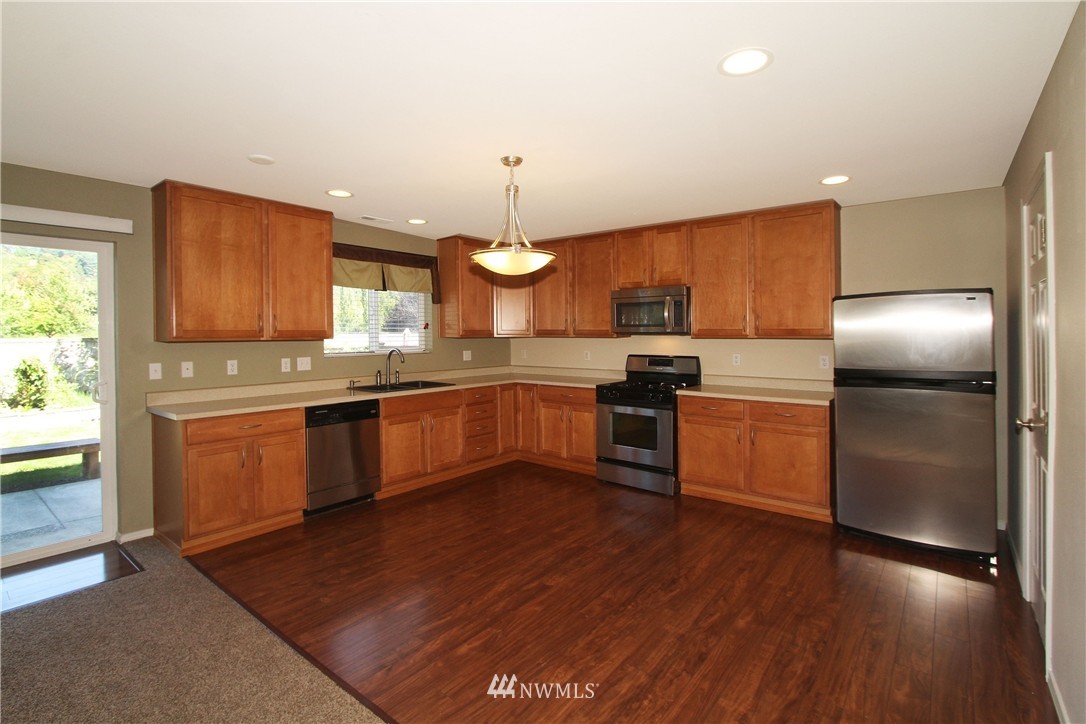 14530 Southeast 153rd Place Renton, WA 98058 - Photo 4 of 15 Gallery Image 4