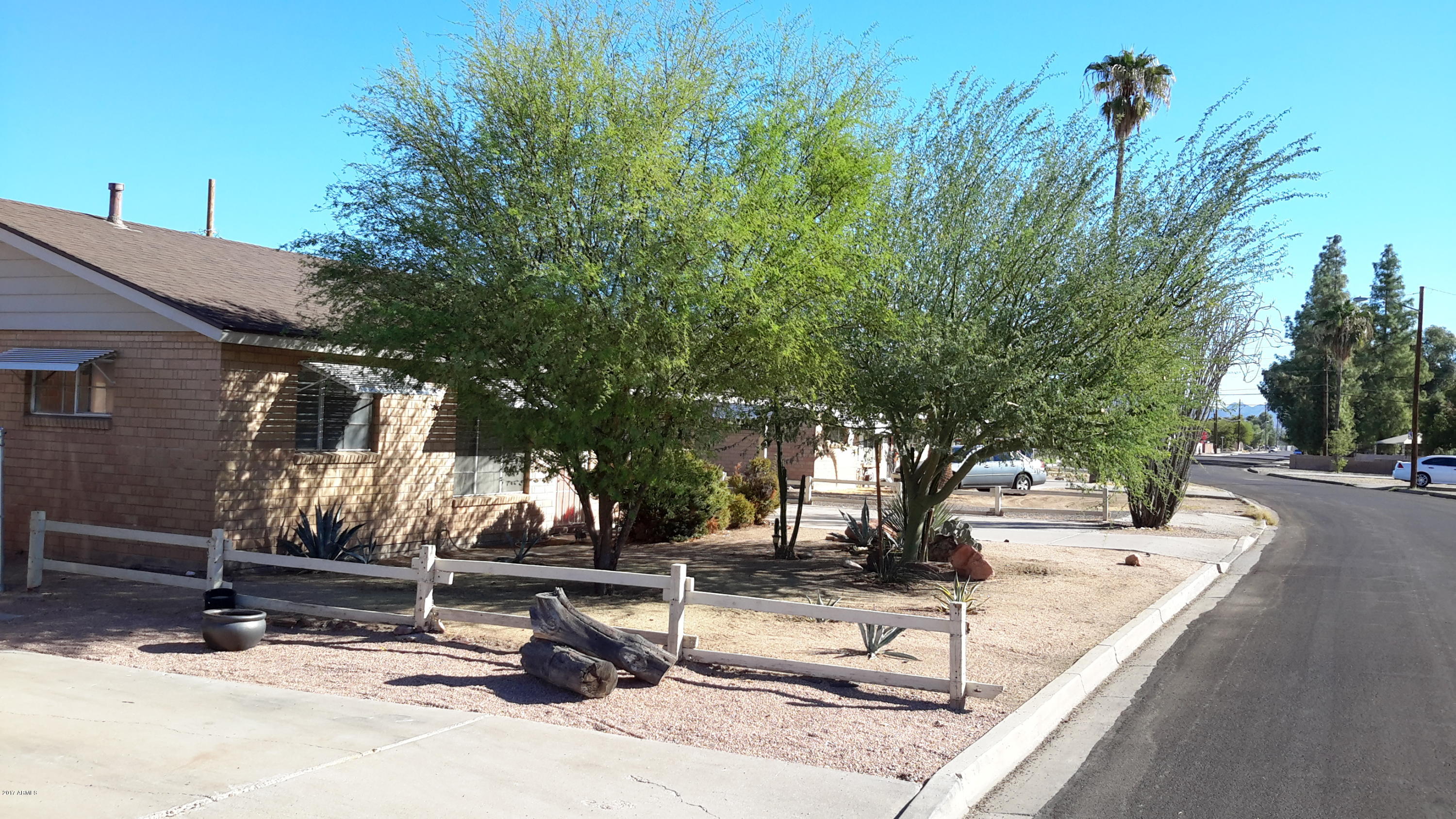 2744 West Ocotillo Road Phoenix, AZ 85017 - Photo 7 of 33 7