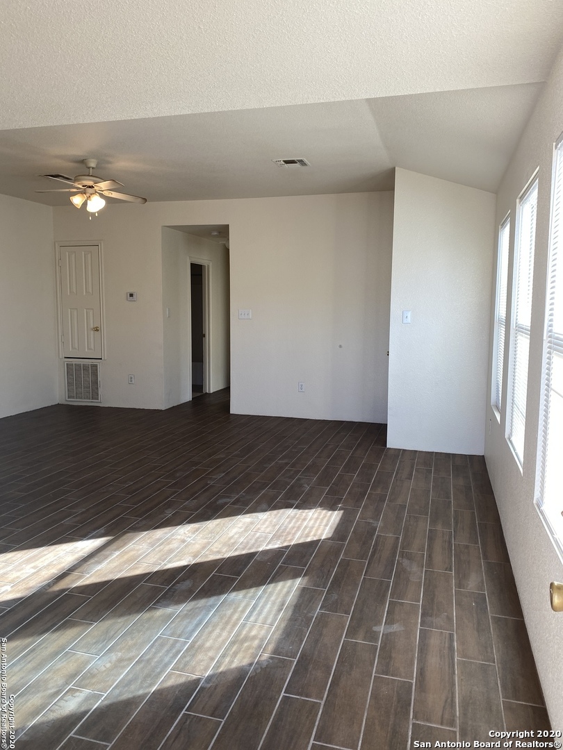 11220 Center Point Road San Antonio, TX 78233 - Photo 4 of 15 a view of a hallway