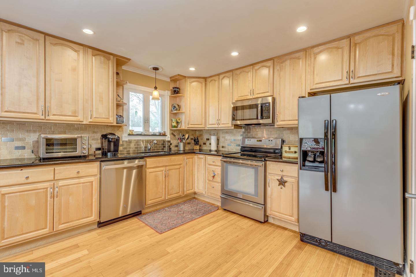 418 Apple Road Edgewater Park, NJ 08010 - Photo 12 of 39 Beautiful kitchen