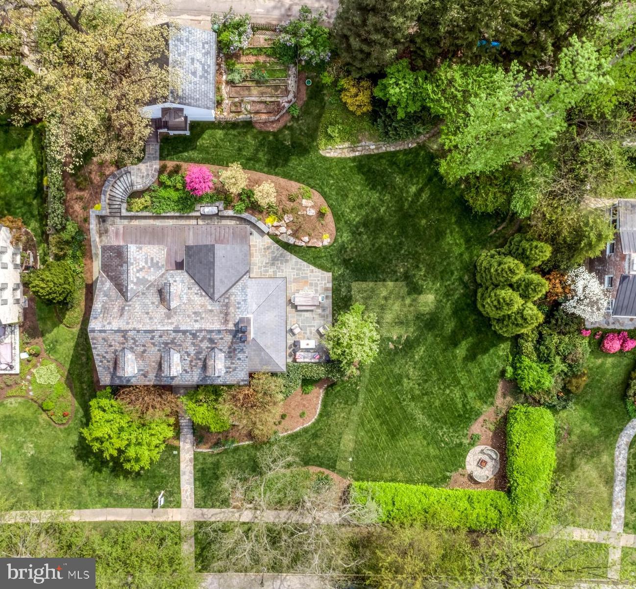 Gorgeous property / double lot