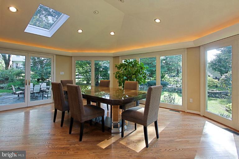 1607 Blue Meadow Road Potomac, MD 20854 - Photo 11 of 30 Dining Room