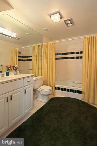 1607 Blue Meadow Road Potomac, MD 20854 - Photo 20 of 30 Bath (Master)