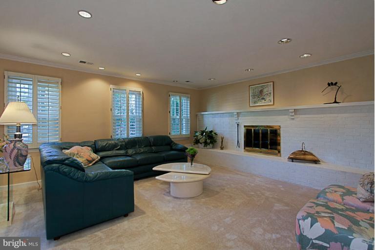 1607 Blue Meadow Road Potomac, MD 20854 - Photo 23 of 30 Family Room