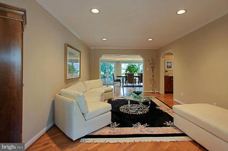1607 Blue Meadow Road Potomac, MD 20854 - Photo 9 of 30 Living Room