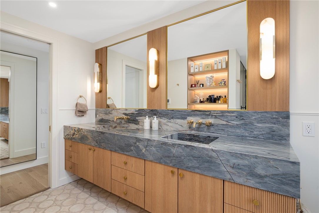 41 Atlantic Avenue Westerly, RI 02891 - Photo 31 of 50