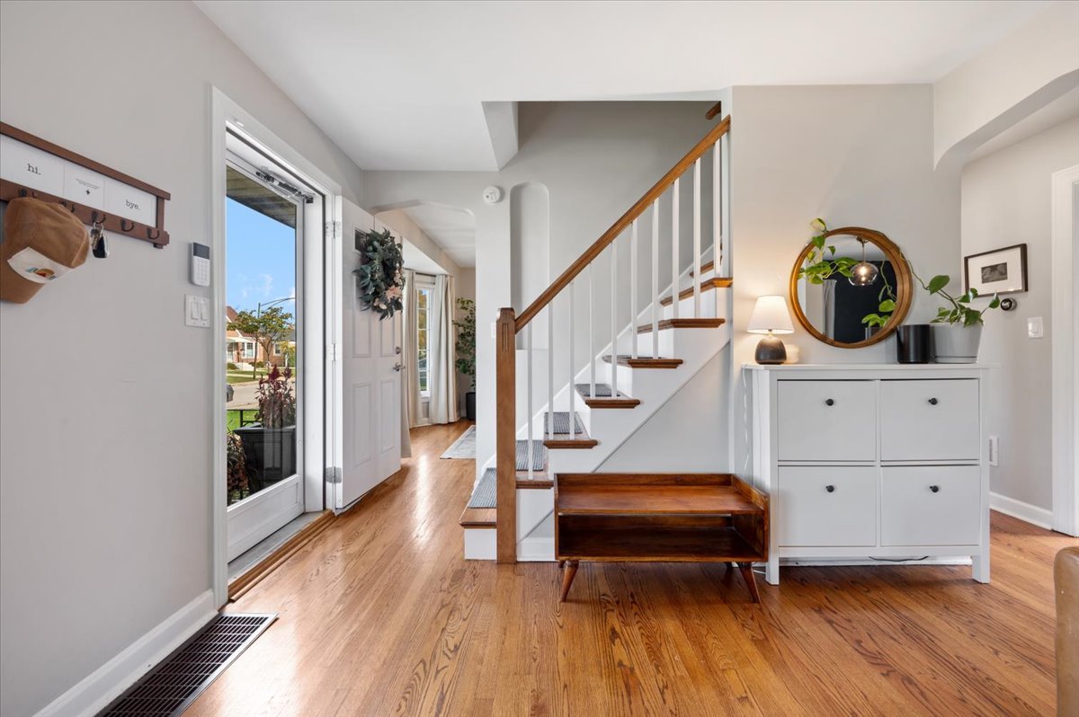 7457 West Ardmore Avenue Chicago, IL 60631 - Photo 2 of 32