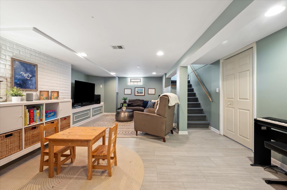 7457 West Ardmore Avenue Chicago, IL 60631 - Photo 23 of 32