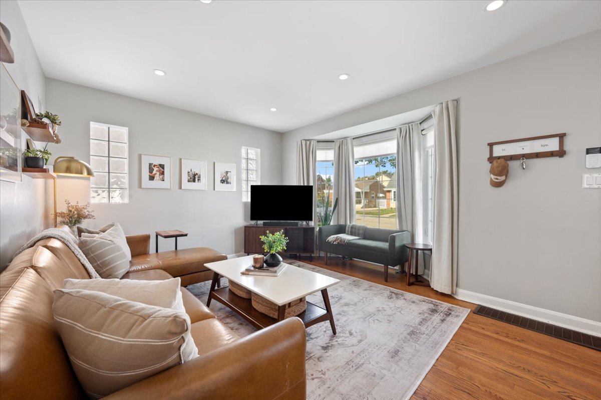 7457 West Ardmore Avenue Chicago, IL 60631 - Photo 5 of 32