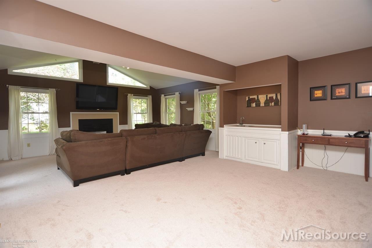 1998 Cedaredge Road Rochester Hills, MI 48306 - Photo 9 of 25