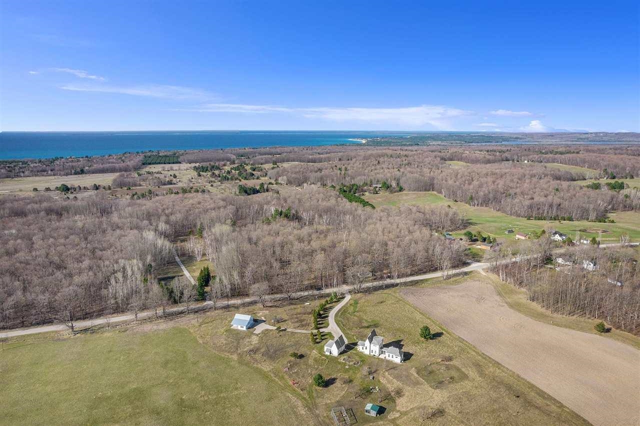 5613 Division Road Harbor Springs, MI 49740 - Photo 6 of 54