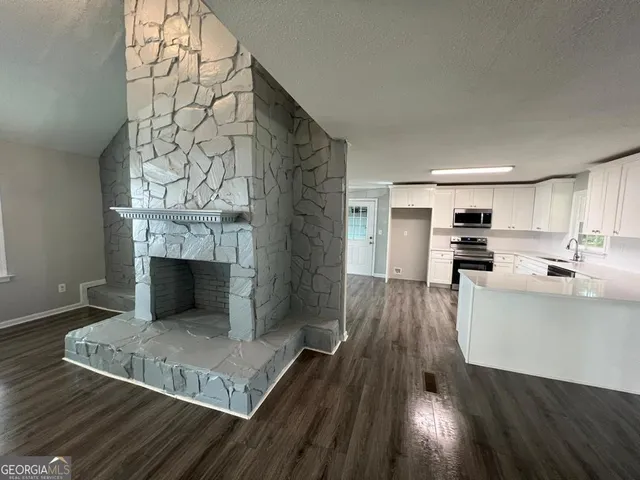 $299,900 | 1435 East Lake Drive, Screven, GA 31560