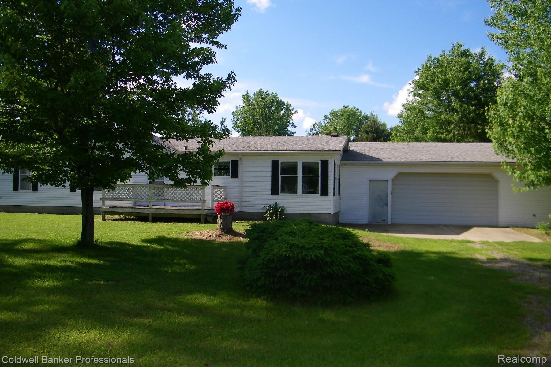 3199 Castle Road North Branch, MI 48461 - Photo 22 of 26 000_0076.jpg
