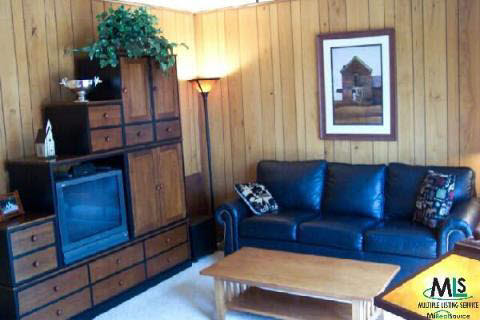 1606 Newcastle Road Grosse Pointe, MI 48236 - Photo 4 of 7 730069-3.JPG