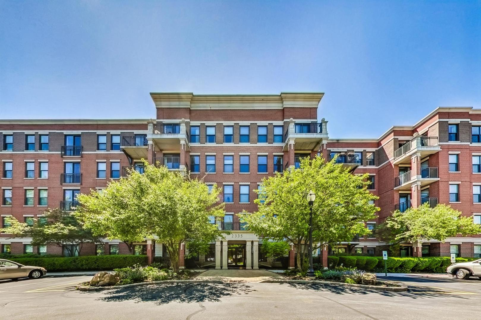 2335 West Belle Plaine Ave Unit 108  