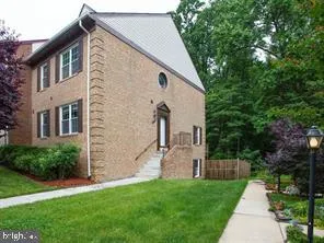 $750,000 | 6024 Knights Ridge Way, Alexandria, VA 22310