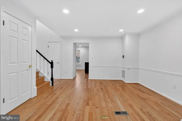 $750,000 | 6024 Knights Ridge Way, Alexandria, VA 22310