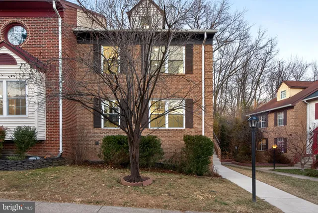 $750,000 | 6024 Knights Ridge Way, Alexandria, VA 22310