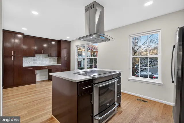 $750,000 | 6024 Knights Ridge Way, Alexandria, VA 22310