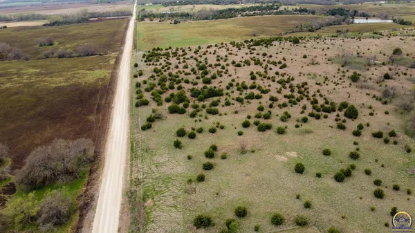 $76,075 | 10611 K Road, Delia, KS 66418
