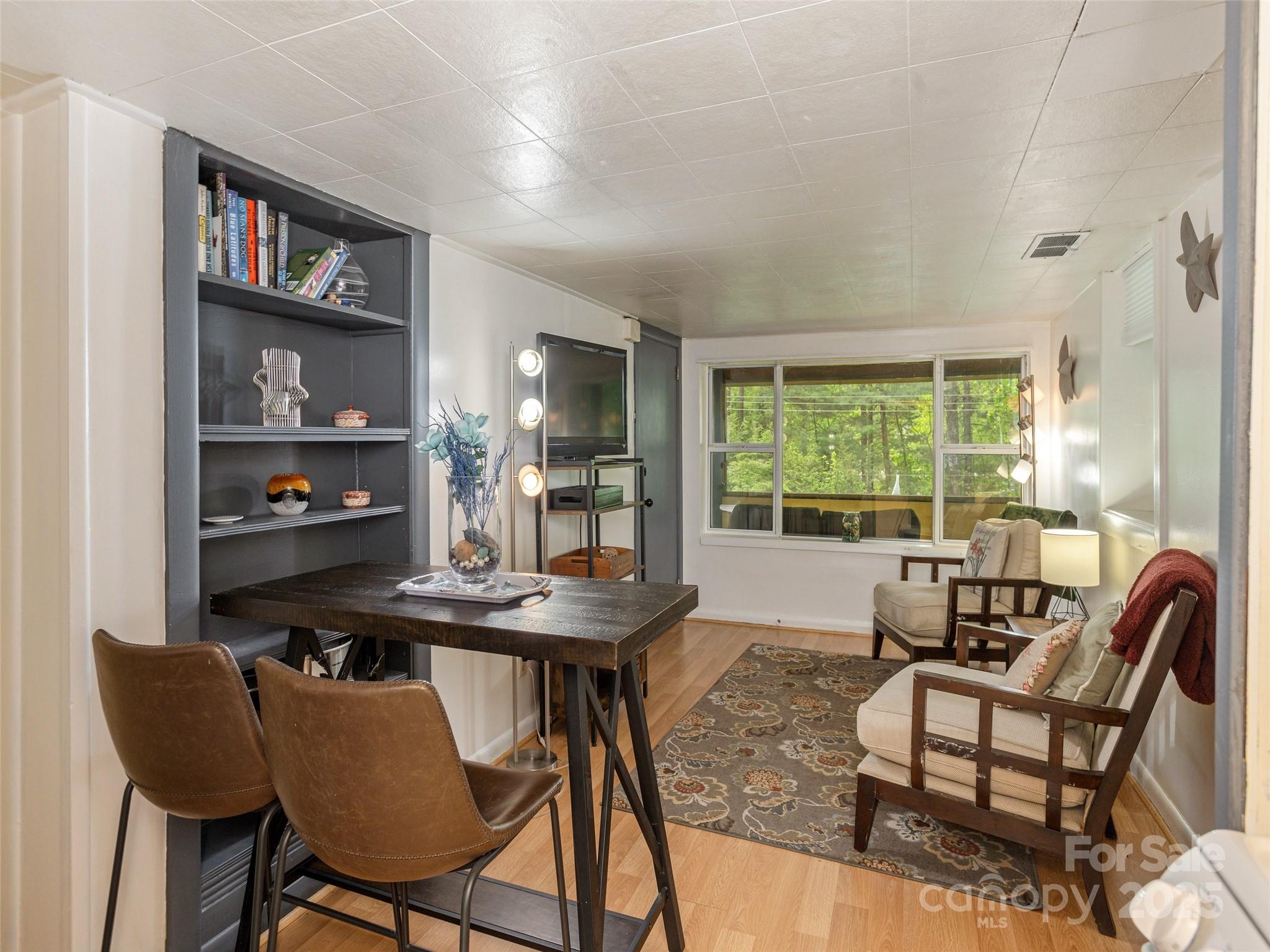 61 West Lake View Road Hendersonville, NC 28739 - Photo 28 of 37 a dining room with furniture and window