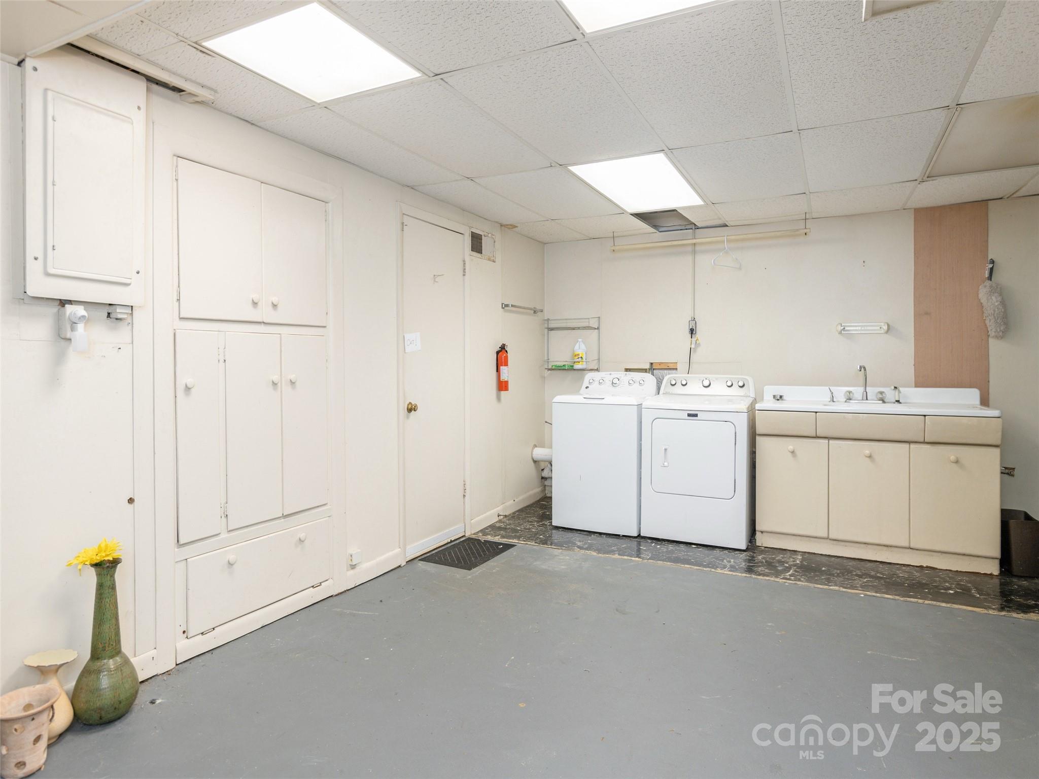 61 West Lake View Road Hendersonville, NC 28739 - Photo 31 of 37 a utility room with dryer and washer