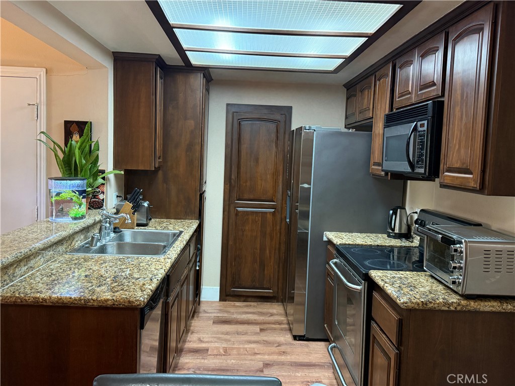 3535 Banbury Drive, Unit 94 Riverside, CA 92505 - Photo 4 of 28