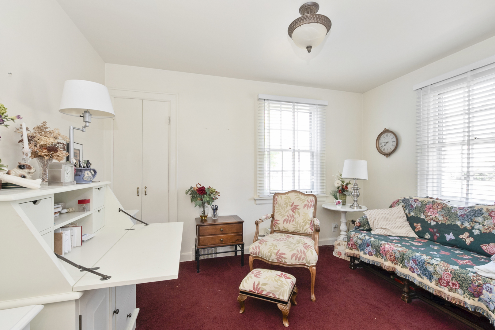 802 Argyle Avenue Flossmoor, IL 60422 - Photo 6 of 15 a living room with furniture and a window