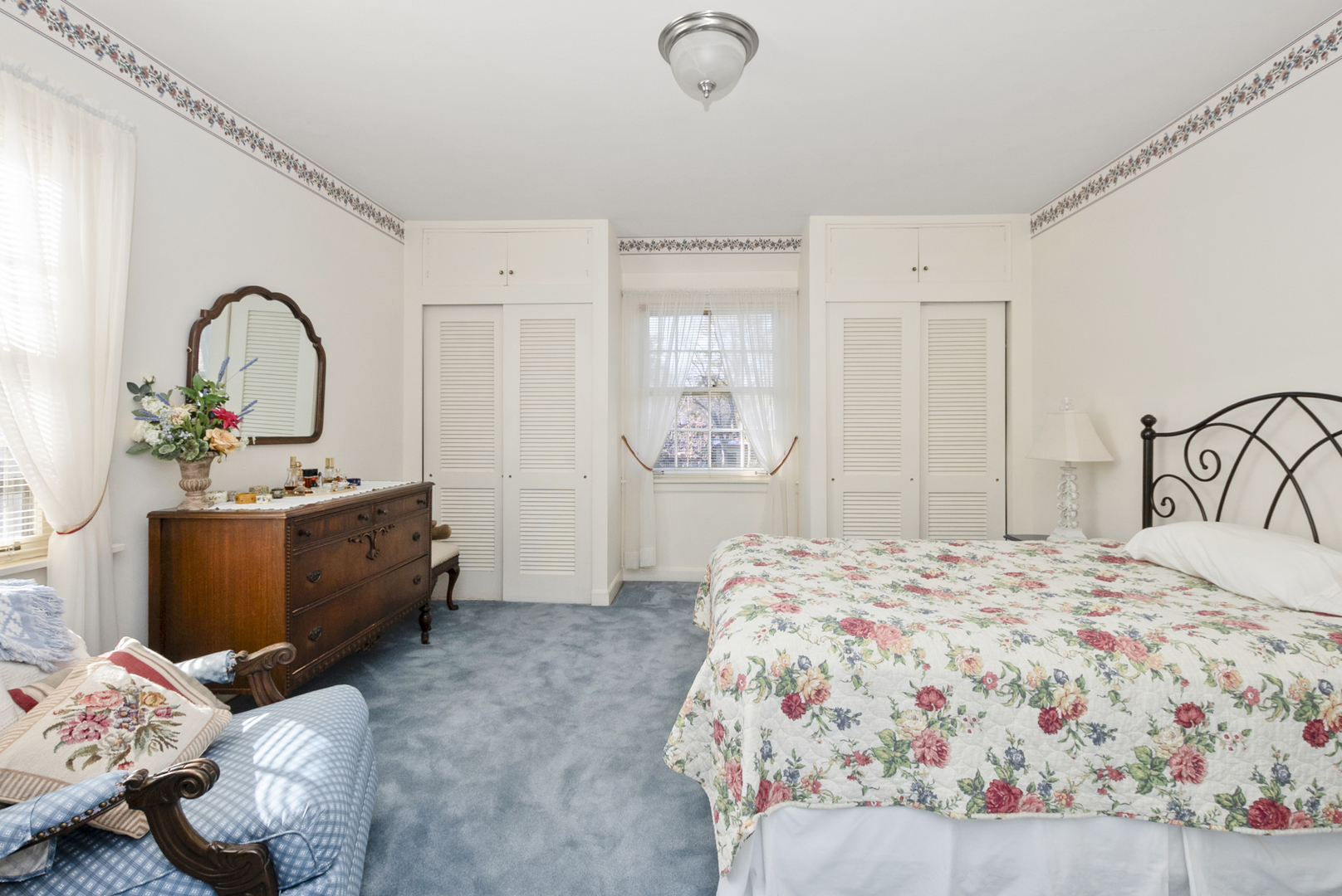 802 Argyle Avenue Flossmoor, IL 60422 - Photo 8 of 15 a bedroom with a bed and a dresser