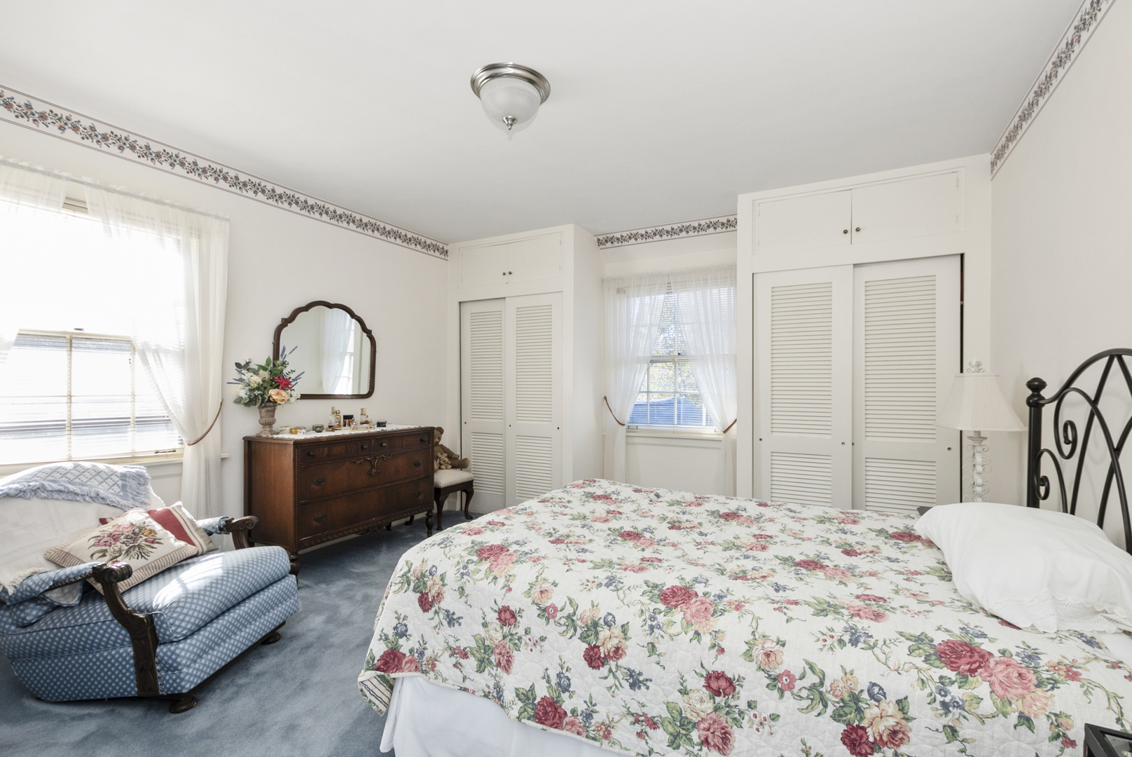 802 Argyle Avenue Flossmoor, IL 60422 - Photo 9 of 15 a bedroom with a bed and a dresser