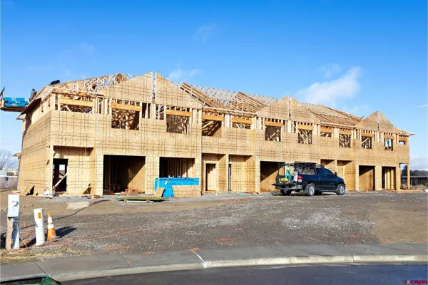 a view of a tall building with a small yard