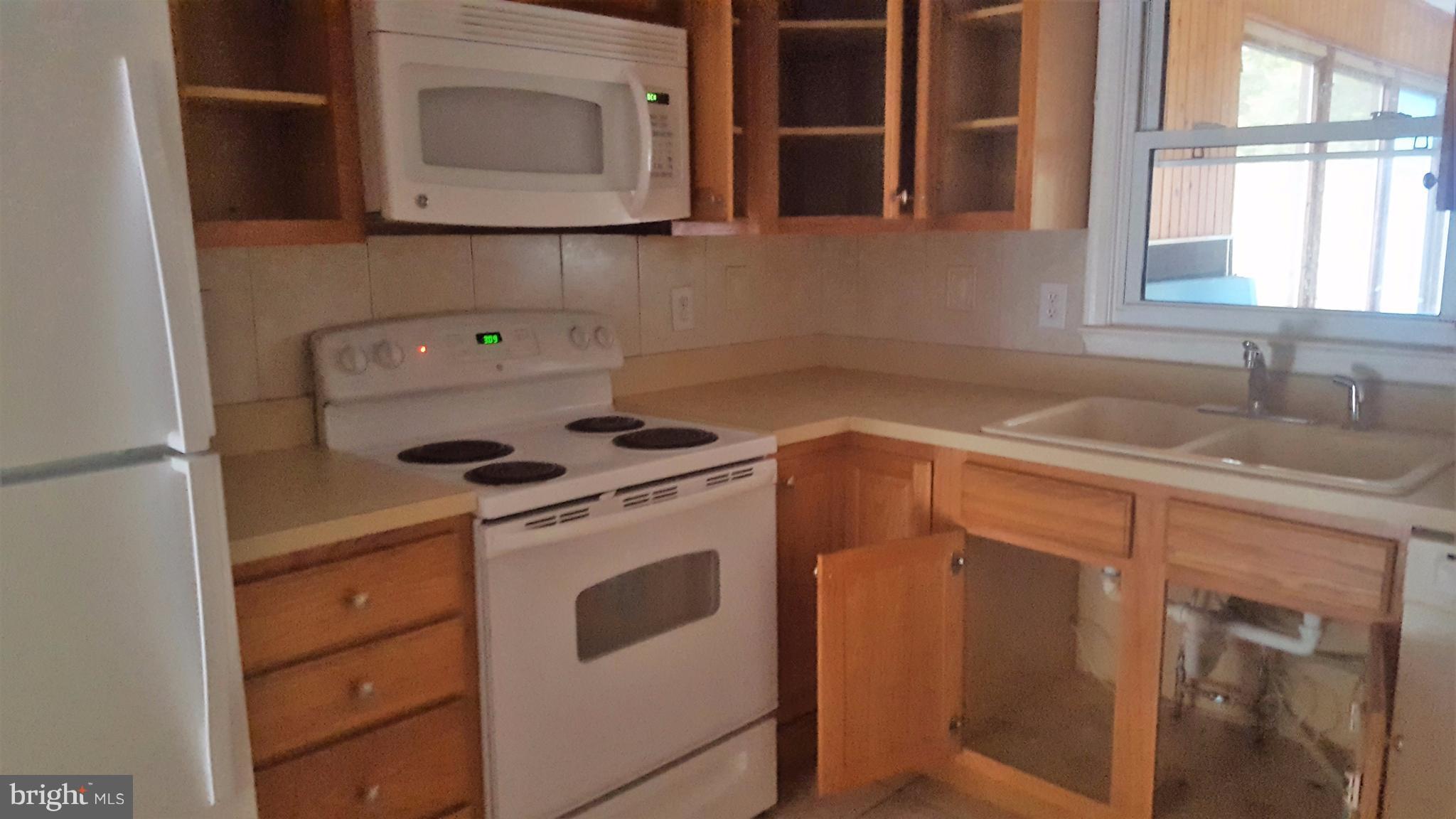 1642 Marlboro Road Edgewater, MD 21037 - Photo 5 of 27 a utility room with dryer and washer