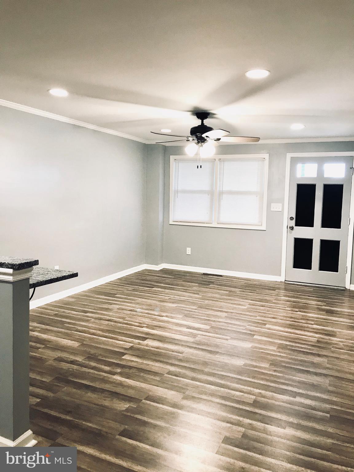 8190 North Boundary Road Baltimore, MD 21222 - Photo 5 of 12 Living Room