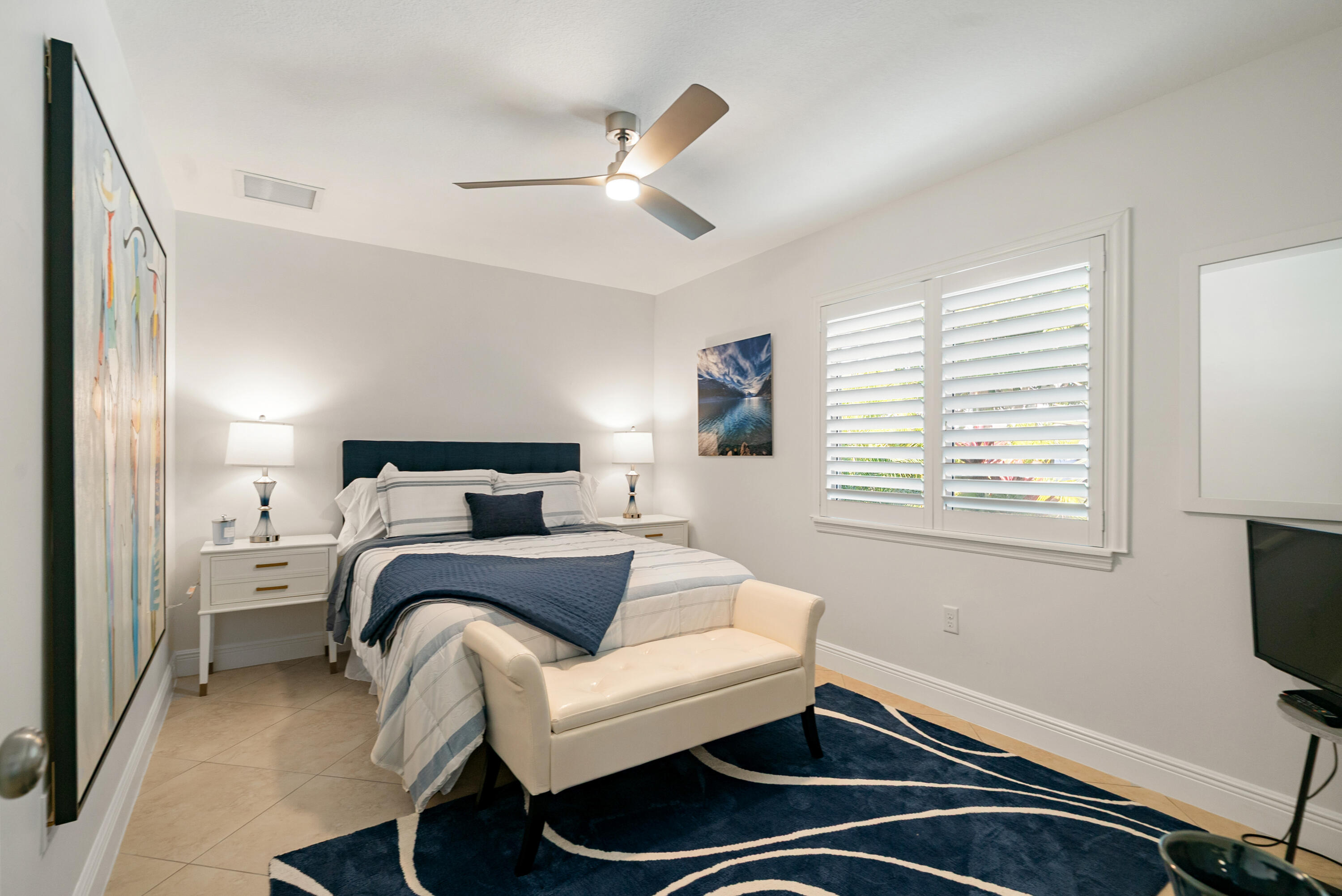 37 Bonefish Avenue Key Largo, FL 33037 - Photo 15 of 22 a room with a couch and a window