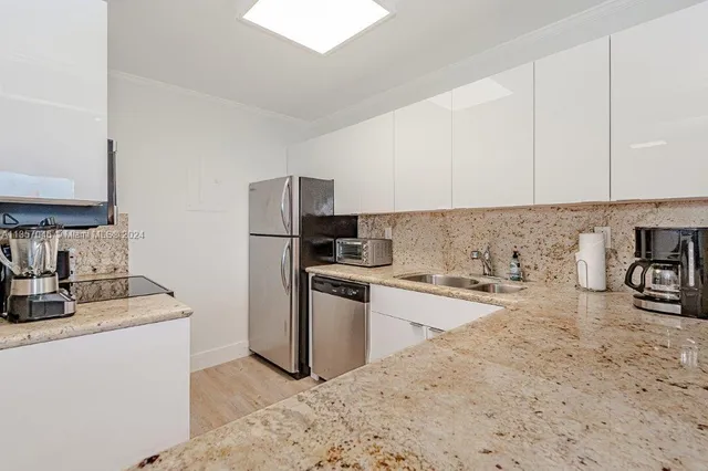 $7,500 | 2301 Collins Avenue, Unit 842, Miami Beach, FL 33139