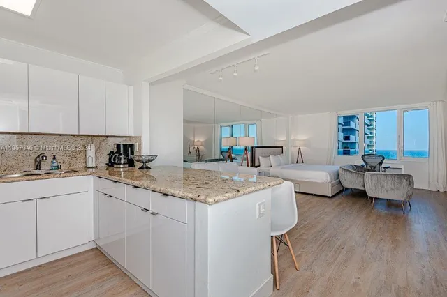 $7,500 | 2301 Collins Avenue, Unit 842, Miami Beach, FL 33139