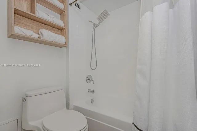 $7,500 | 2301 Collins Avenue, Unit 842, Miami Beach, FL 33139