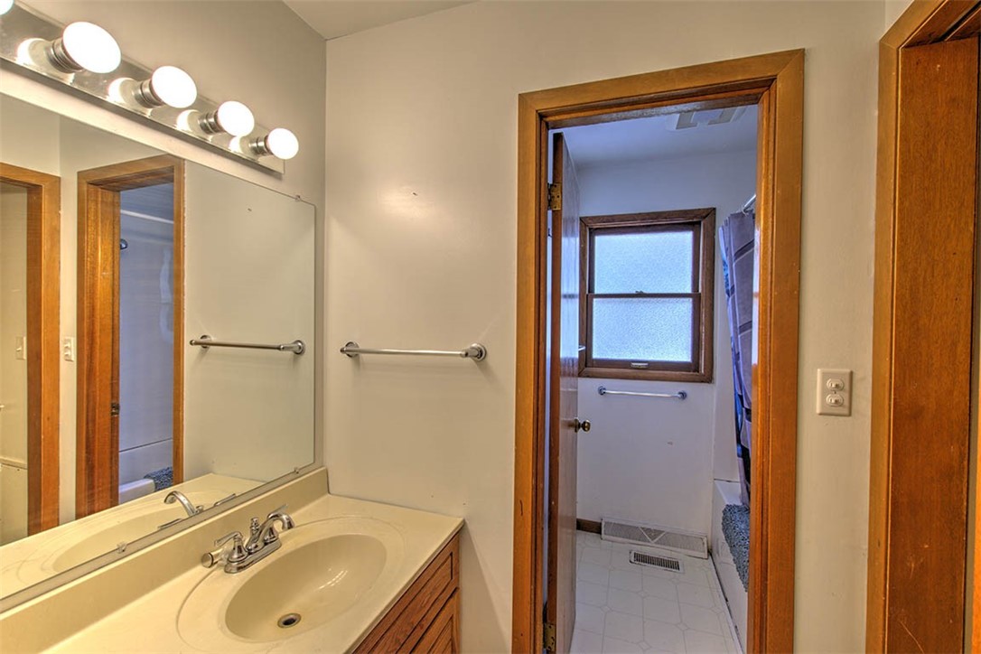 3411 North Christine Drive Decatur, IL 62526 - Photo 17 of 22 Gallery Image 17