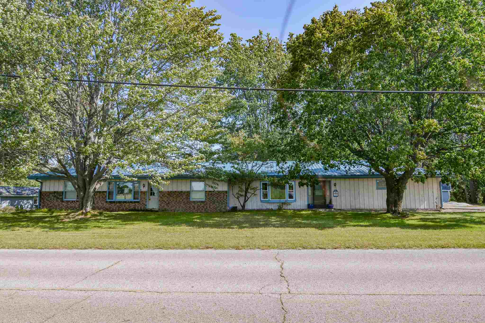 1782 South Country Club Road Warsaw, IN 46580 - Photo 1 of 36 Gallery Image 1