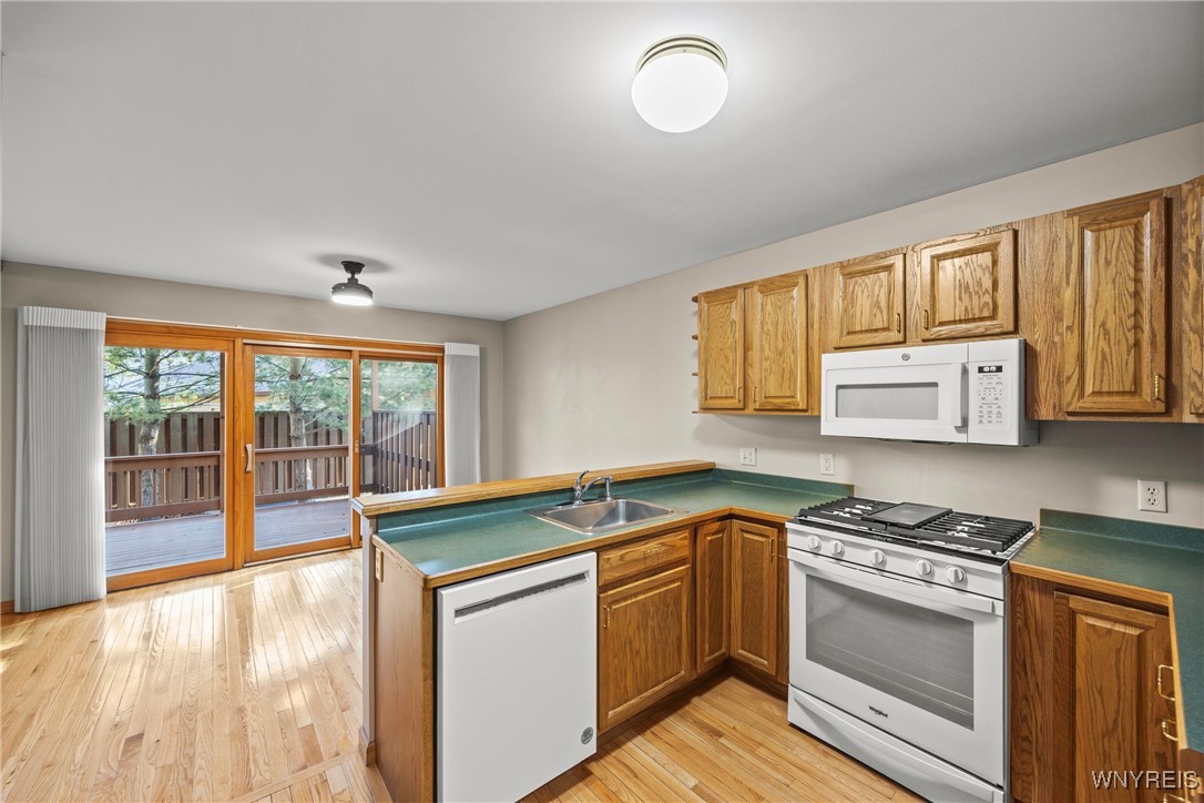 5225 Bridle Path Lane Lewiston, NY 14092 - Photo 13 of 44 fully applianced kitchen