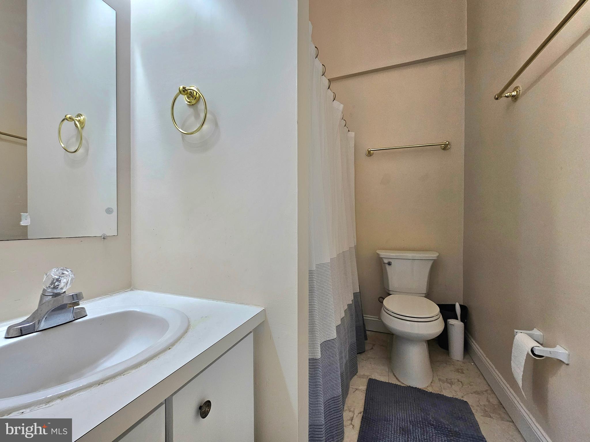 317 Adahi Road Southeast Vienna, VA 22180 - Photo 15 of 24 Front bedroom ensuite bath